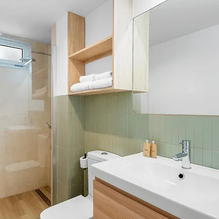 Stylish With Stunning Views & Parking * Радазул