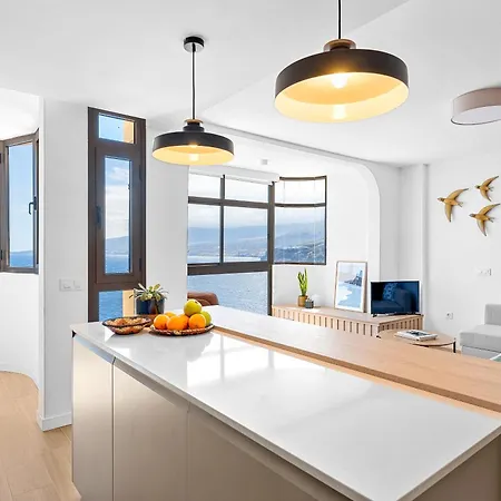 Stylish With Stunning Views & Parking Радазул