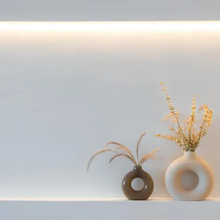 Stylish With Stunning Views & Parking *