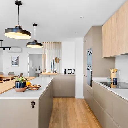 Stylish With Stunning Views & Parking דירה Radazul